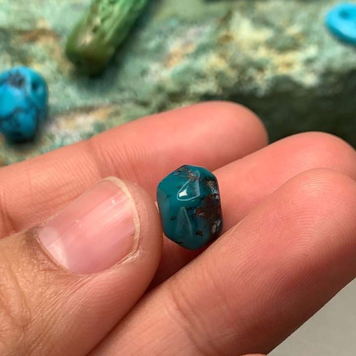 绿松石未镶嵌颈饰