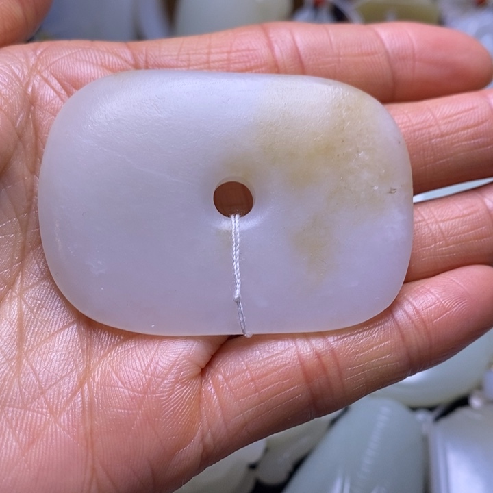 和田玉未镶嵌把件