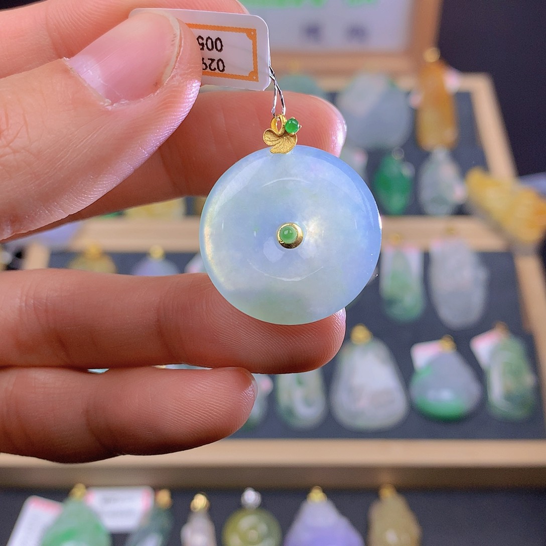 翡翠颈饰18K金镶嵌翡翠