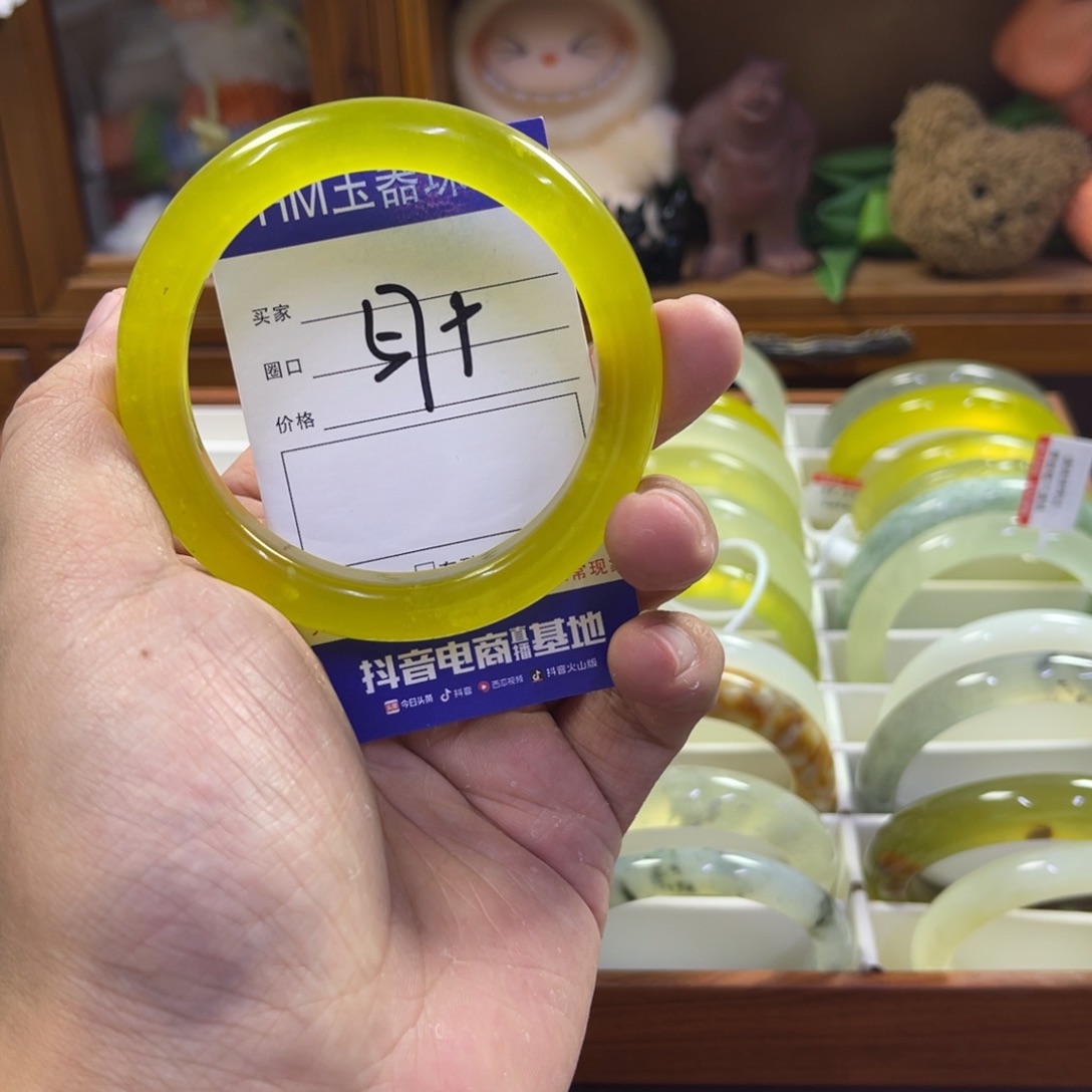 蛇纹石玉未镶嵌手镯302