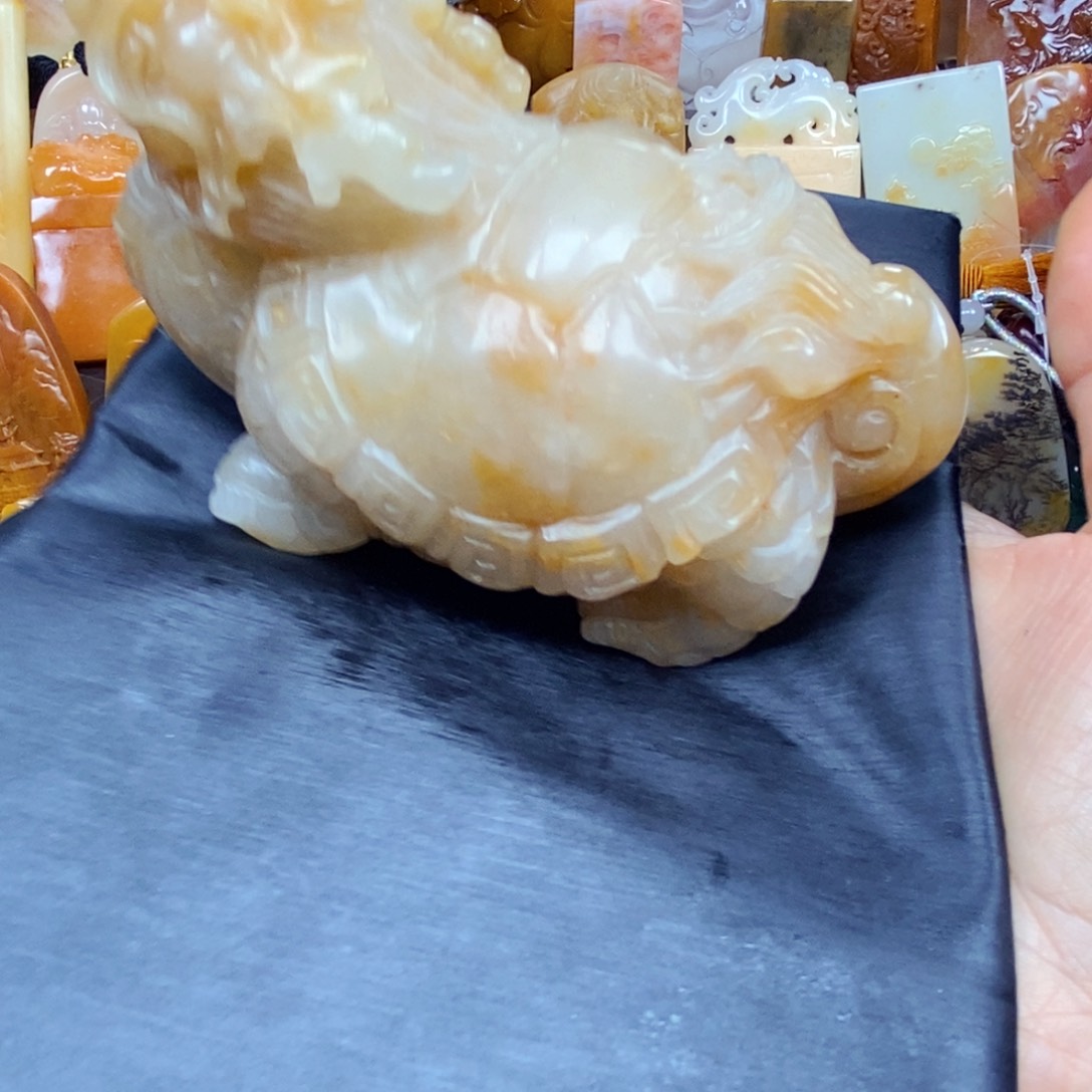 石英质玉（黄龙玉）颈饰未镶嵌