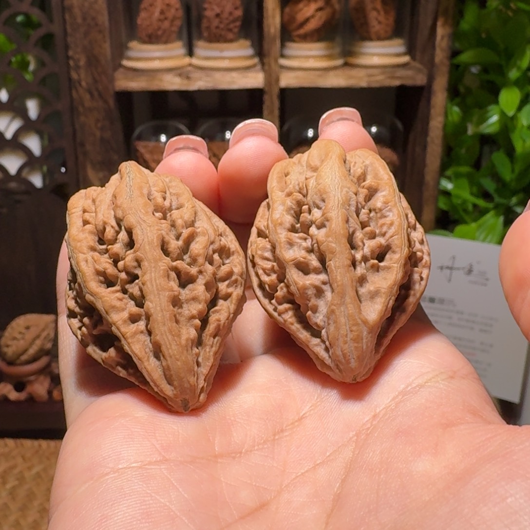 文玩核桃把件凤冠塔