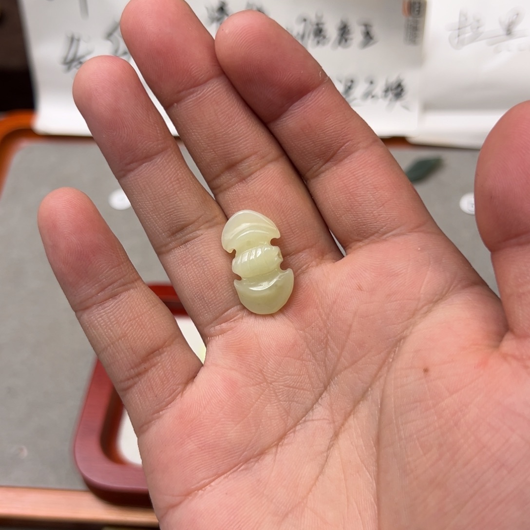 K***n岫岩河磨玉（透闪石质玉）未镶嵌颈饰