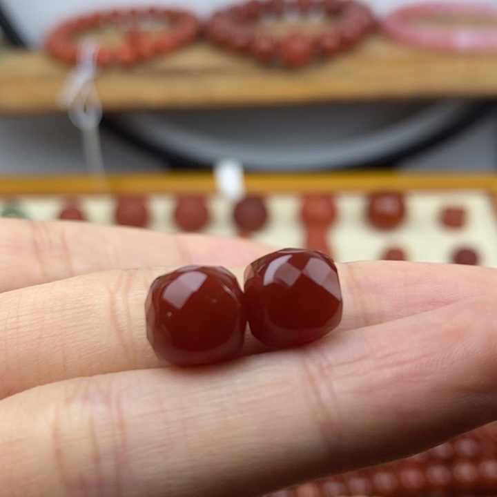 寡***长玛瑙/玉髓未镶嵌珠宝奇石