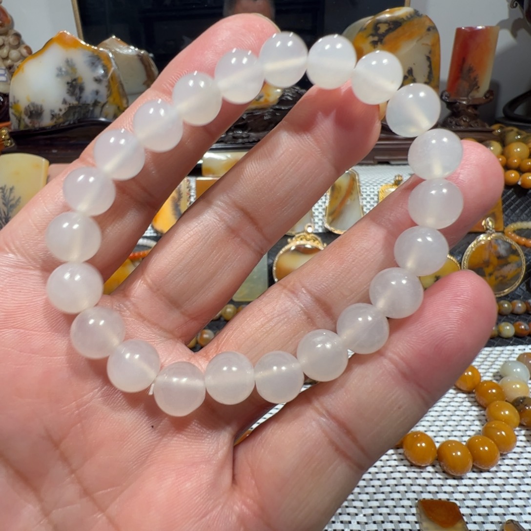 石英质玉未镶嵌颈饰