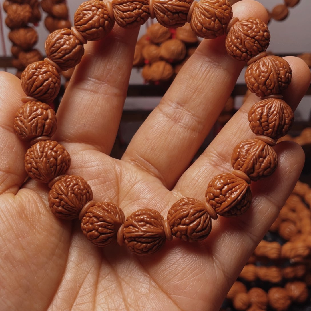 木质类龙纹桃枭手串