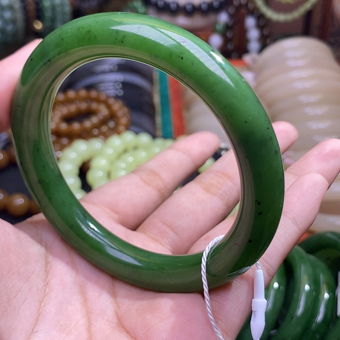 和田玉未镶嵌颈饰碧玉俄七阳绿圆条手镯57.3