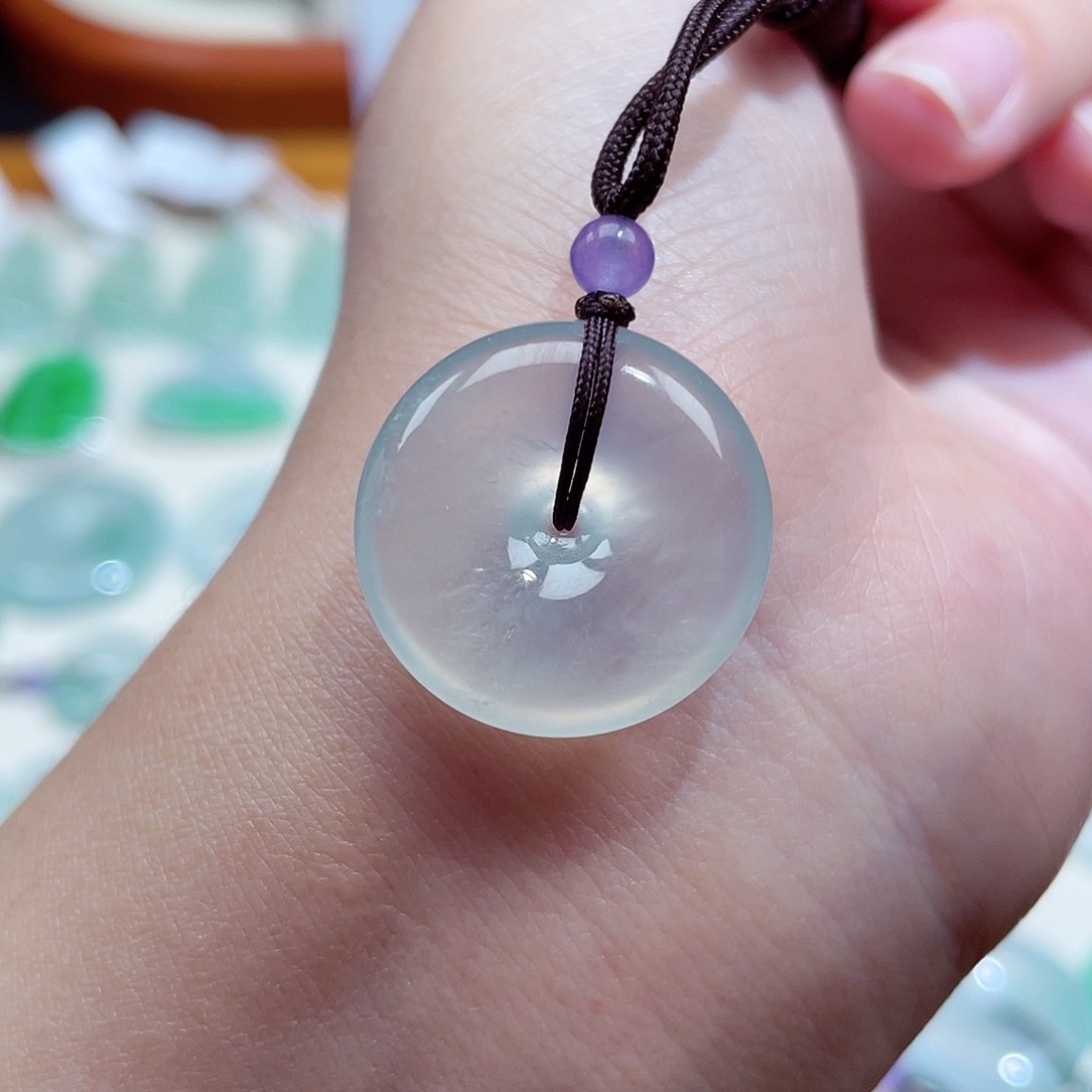 翡翠颈饰未镶嵌平安扣