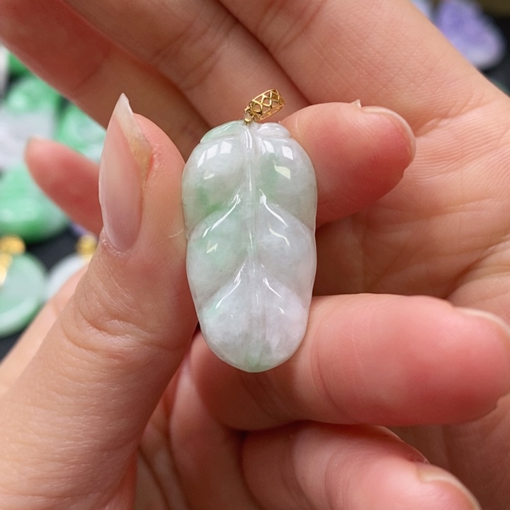 翡翠颈饰未镶嵌吊坠