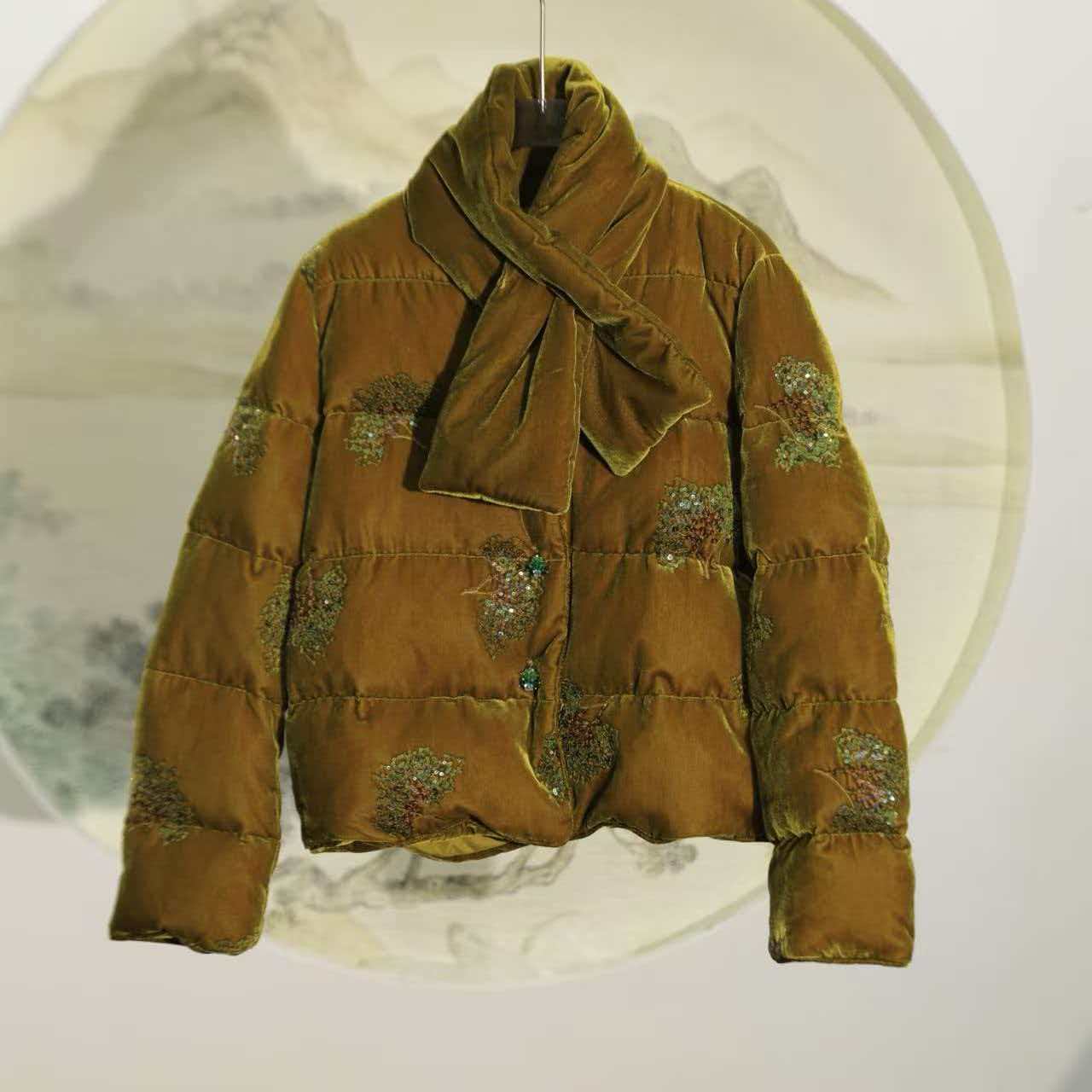 ”发财幸运树“真丝丝绒修身型保暖女时尚风刺绣棉服