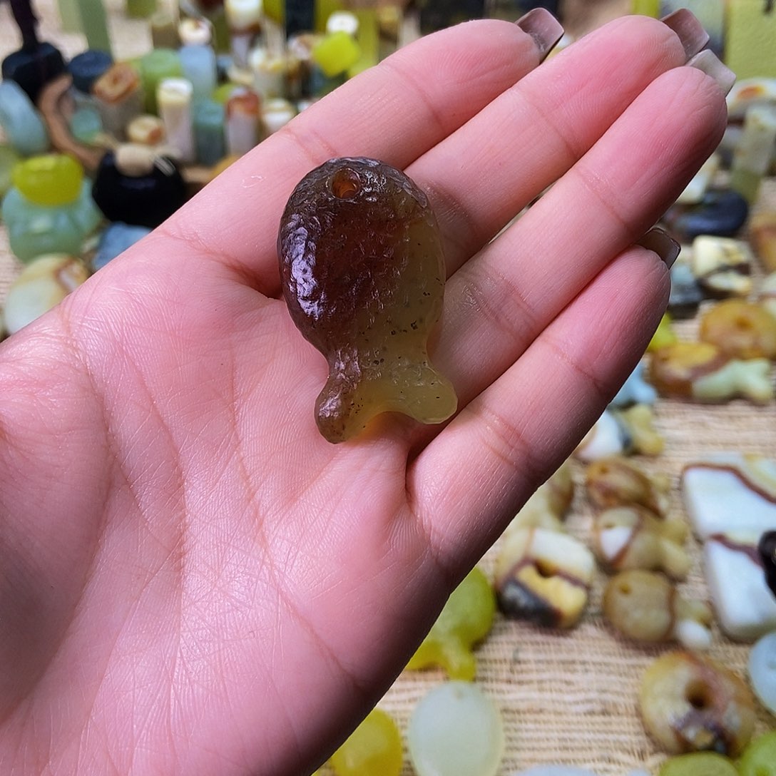 未镶嵌蛇纹石玉挂件浮*丶