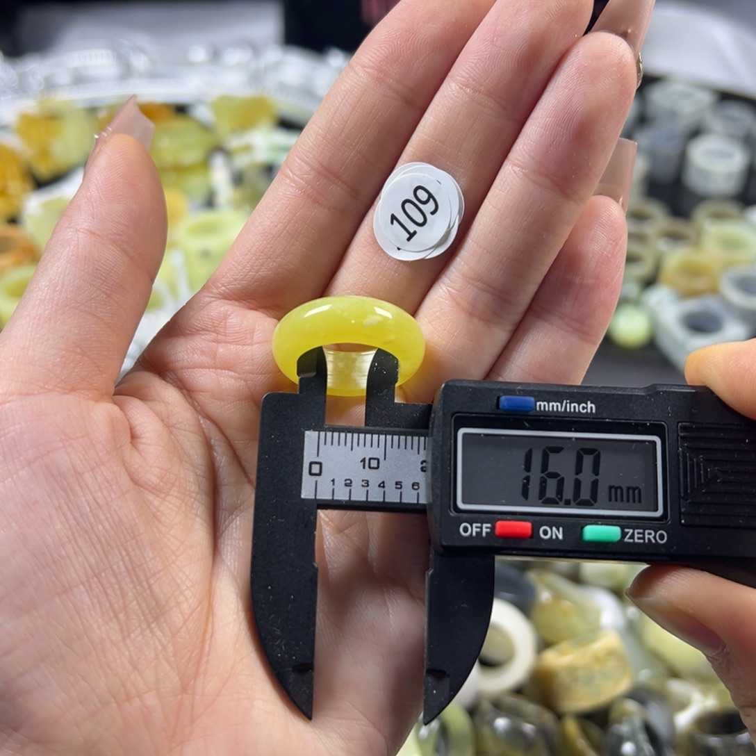 蛇纹石玉未镶嵌戒指
