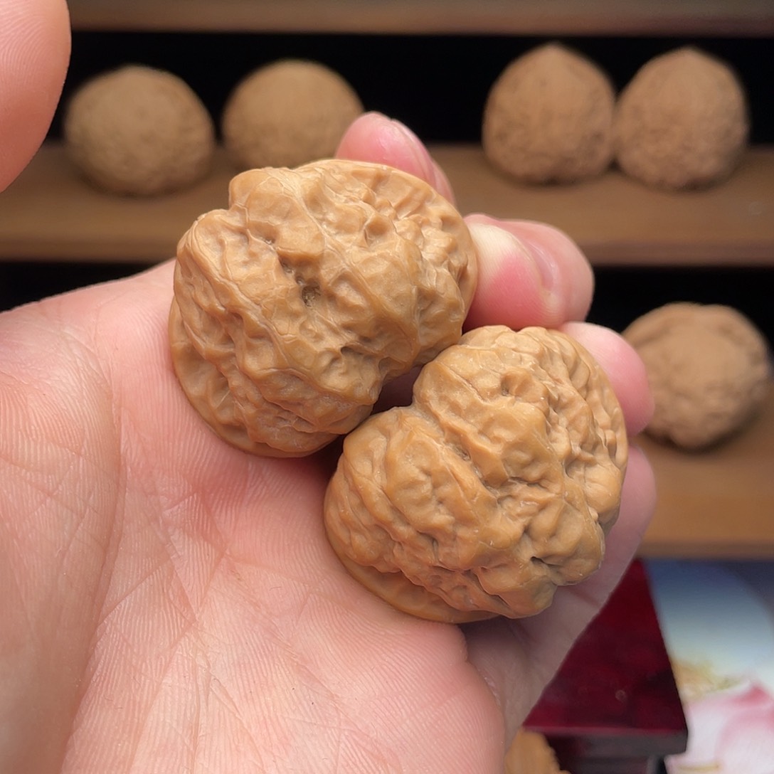 文玩核桃把件40.9毕业水晶四开背蛤蟆头