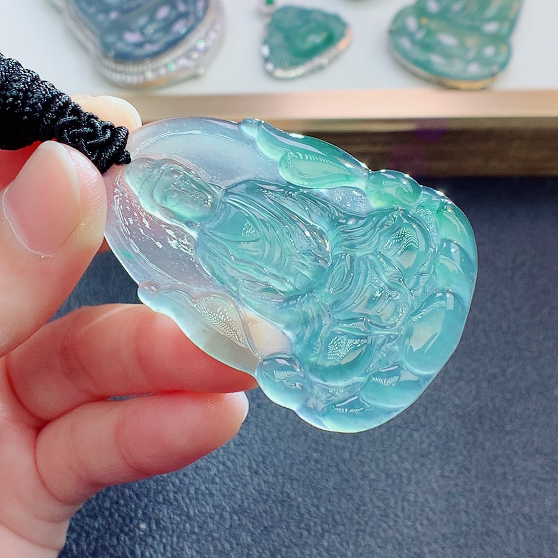 翡翠颈饰未镶嵌翡翠