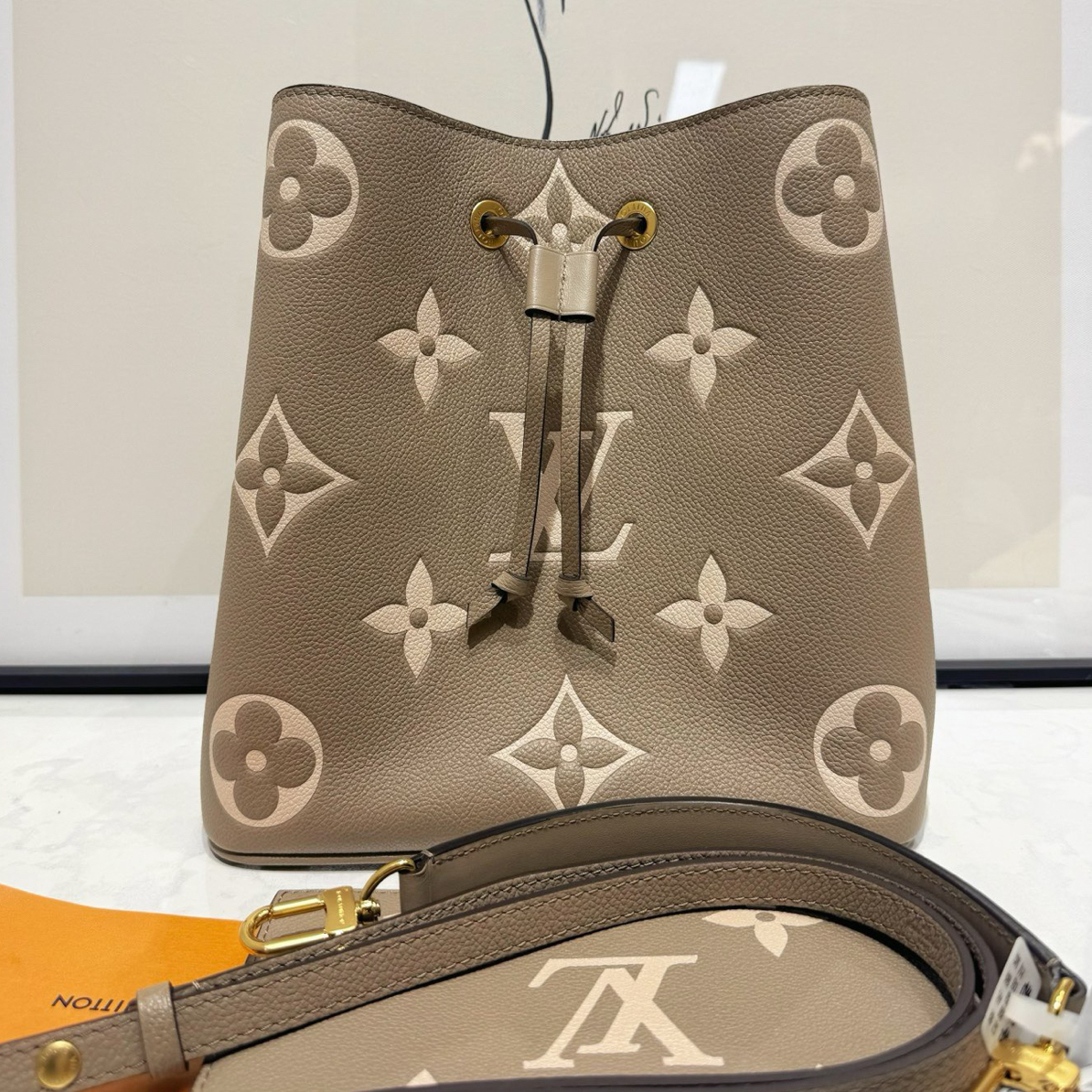 未使用 LouisVuitton/路易威登 大象灰lv neonoe水桶包 （16292）