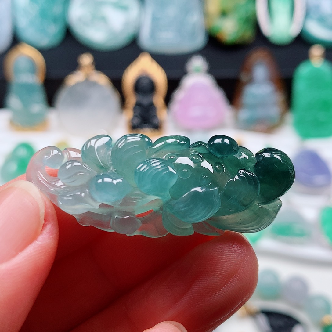 翡翠颈饰未镶嵌荷花