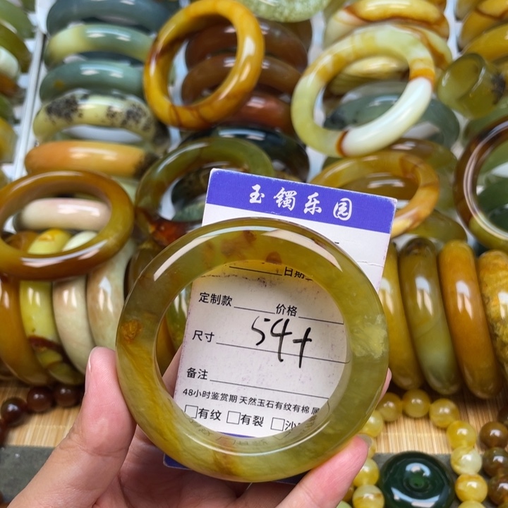 蛇纹石玉手镯未镶嵌