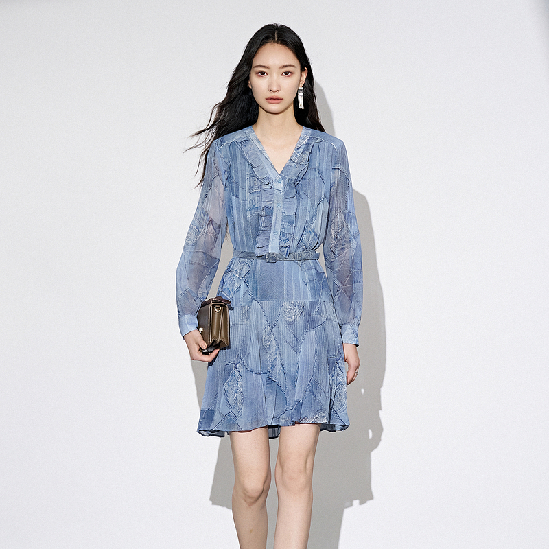 XG雪歌荷叶花边长袖V领连衣裙秋季新款中长款套头百褶A字裙女