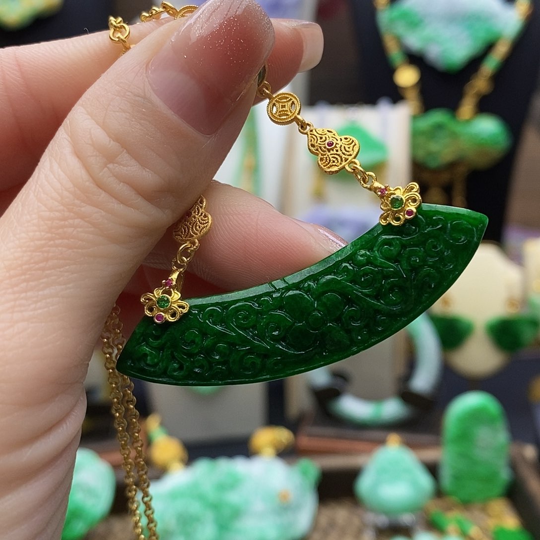 翡翠颈饰未镶嵌天然