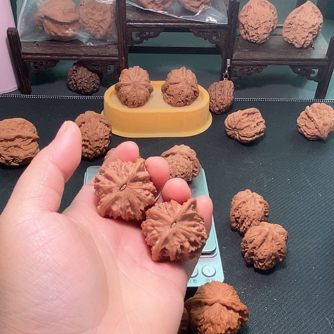 吊坠文玩核桃荣*啊红纹石子40尺