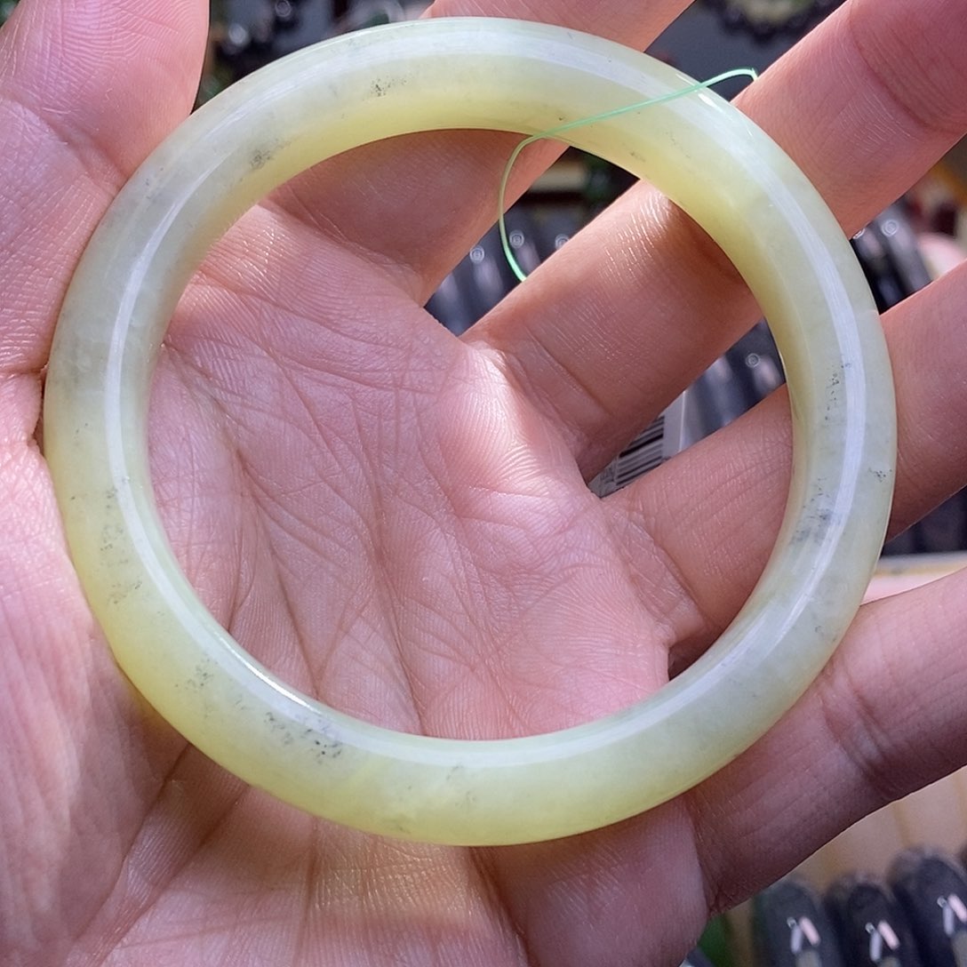 和田玉未镶嵌黄口手镯60圈口