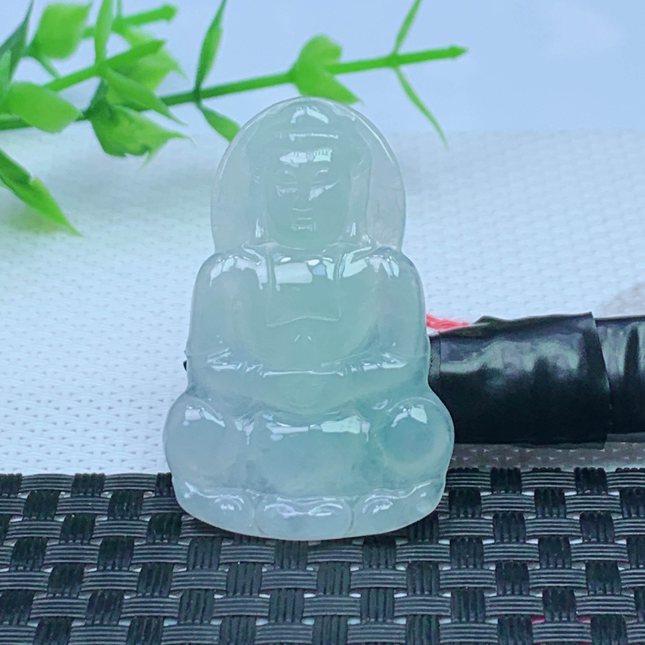 缅甸天然A货翡翠 水润正装观音吊坠 尺寸；42.3*27.8*3.6mm