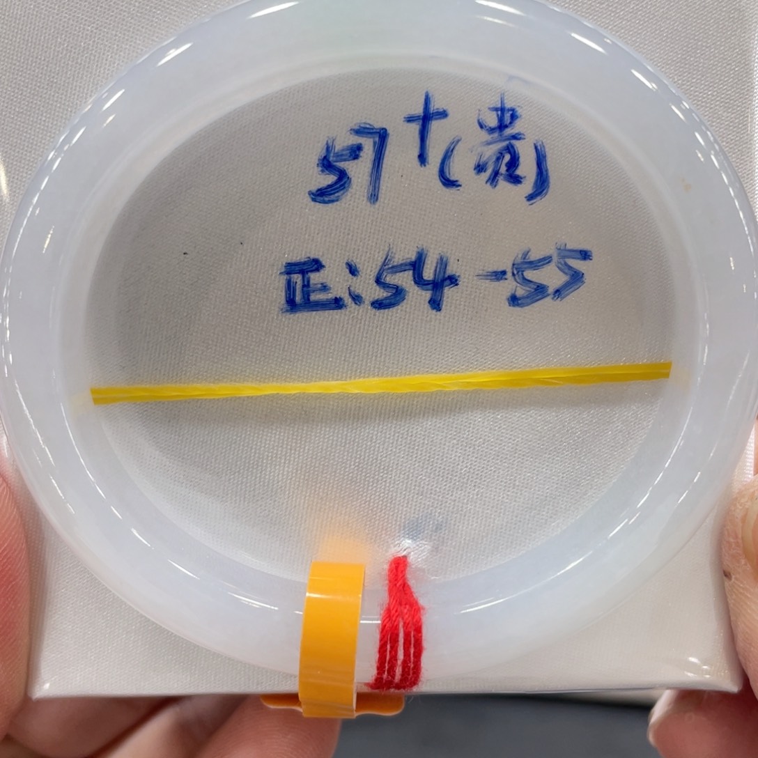 翡翠手镯未镶嵌翡翠