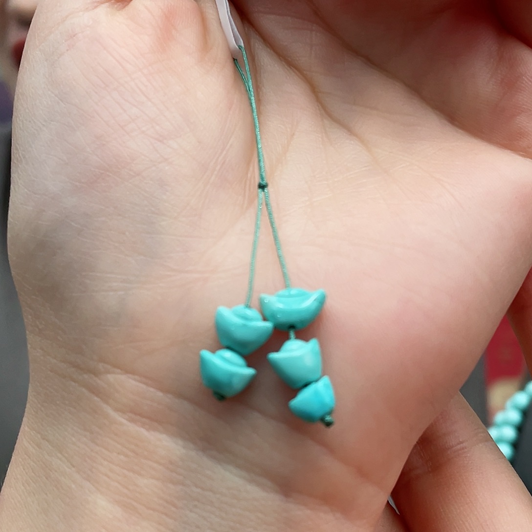 绿松石颈饰未镶嵌