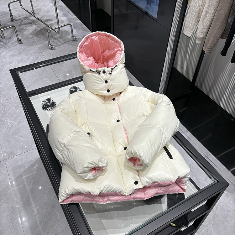 25年秋冬新款 时尚百搭高级感撞色内里黑金连帽羽绒服-8828