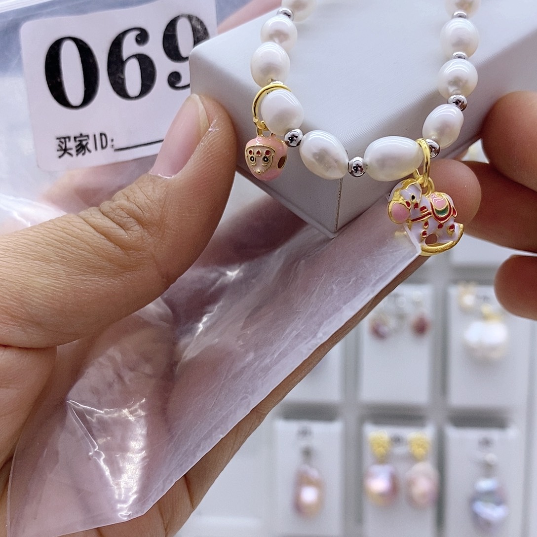 颈饰淡水珍珠钛钢