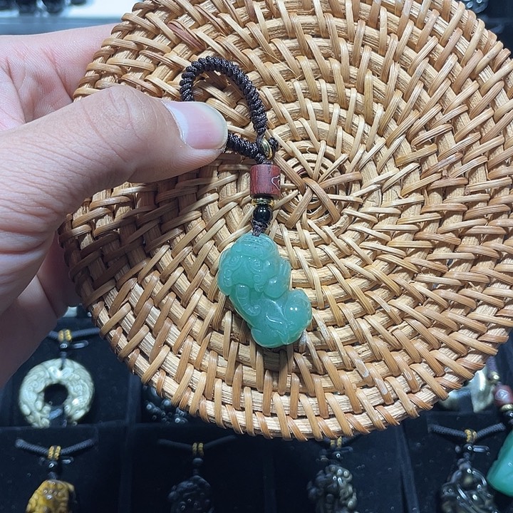 锦***紫黑曜岩合金颈饰东陵玉