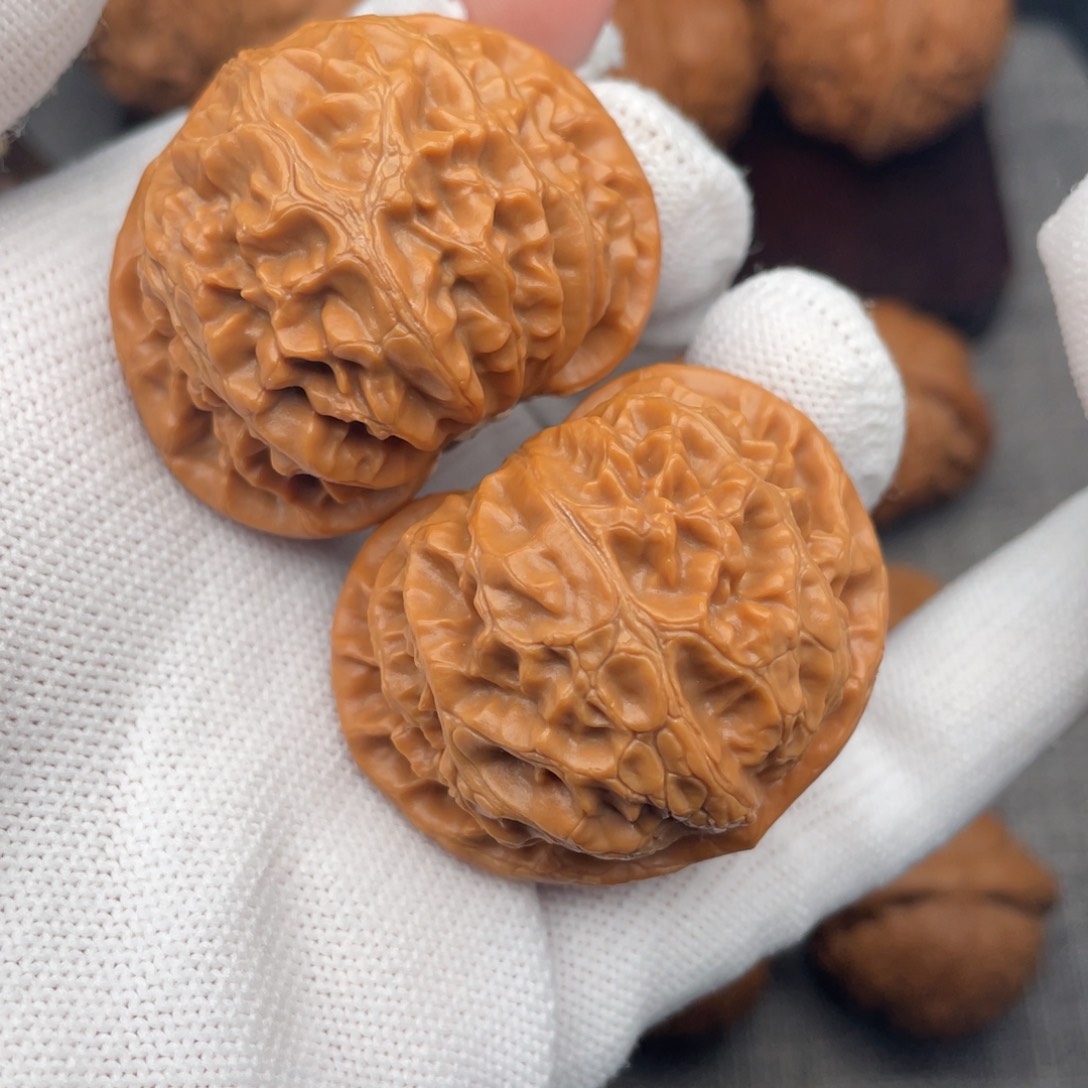 文玩核桃把件41老树桃心宫灯