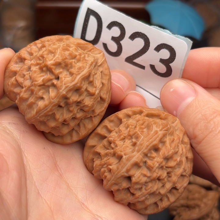 文玩核桃吊坠323三角白40