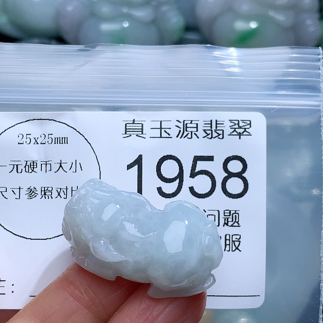 翡翠颈饰未镶嵌1958。