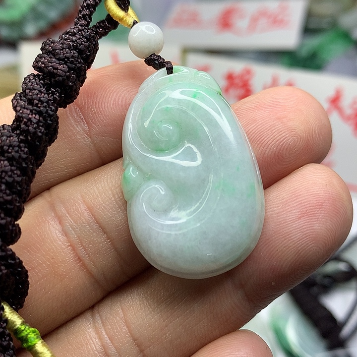 翡翠未镶嵌吊坠(赠链)