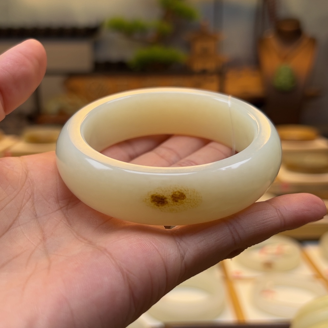 和田玉手镯未镶嵌7