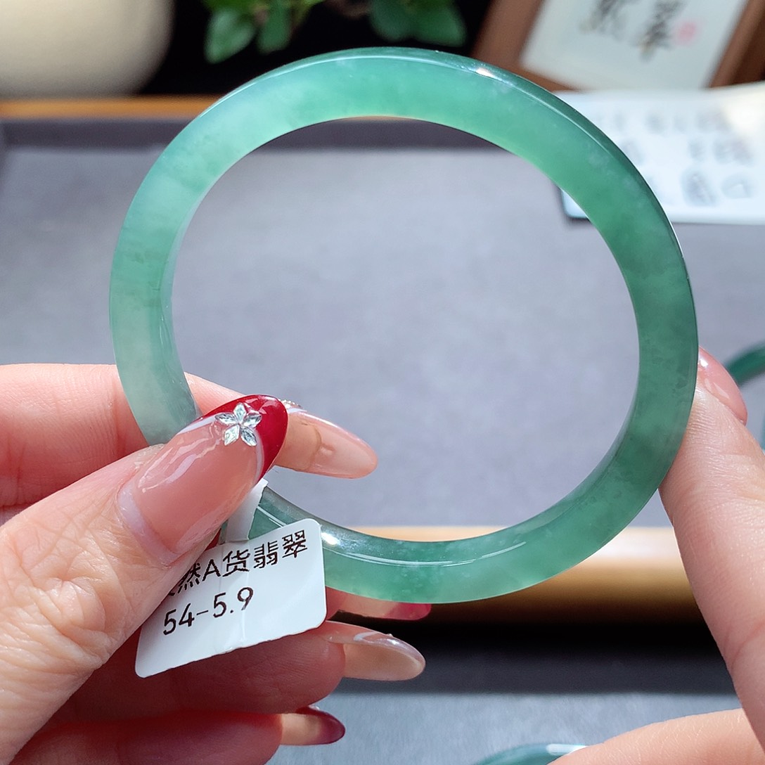 翡翠手镯（圆镯）未镶嵌