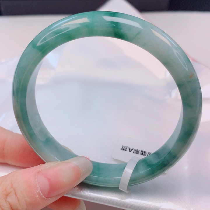 翡翠未镶嵌手镯56圈