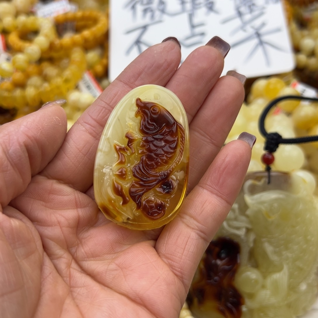 琥珀珠宝奇石未镶嵌