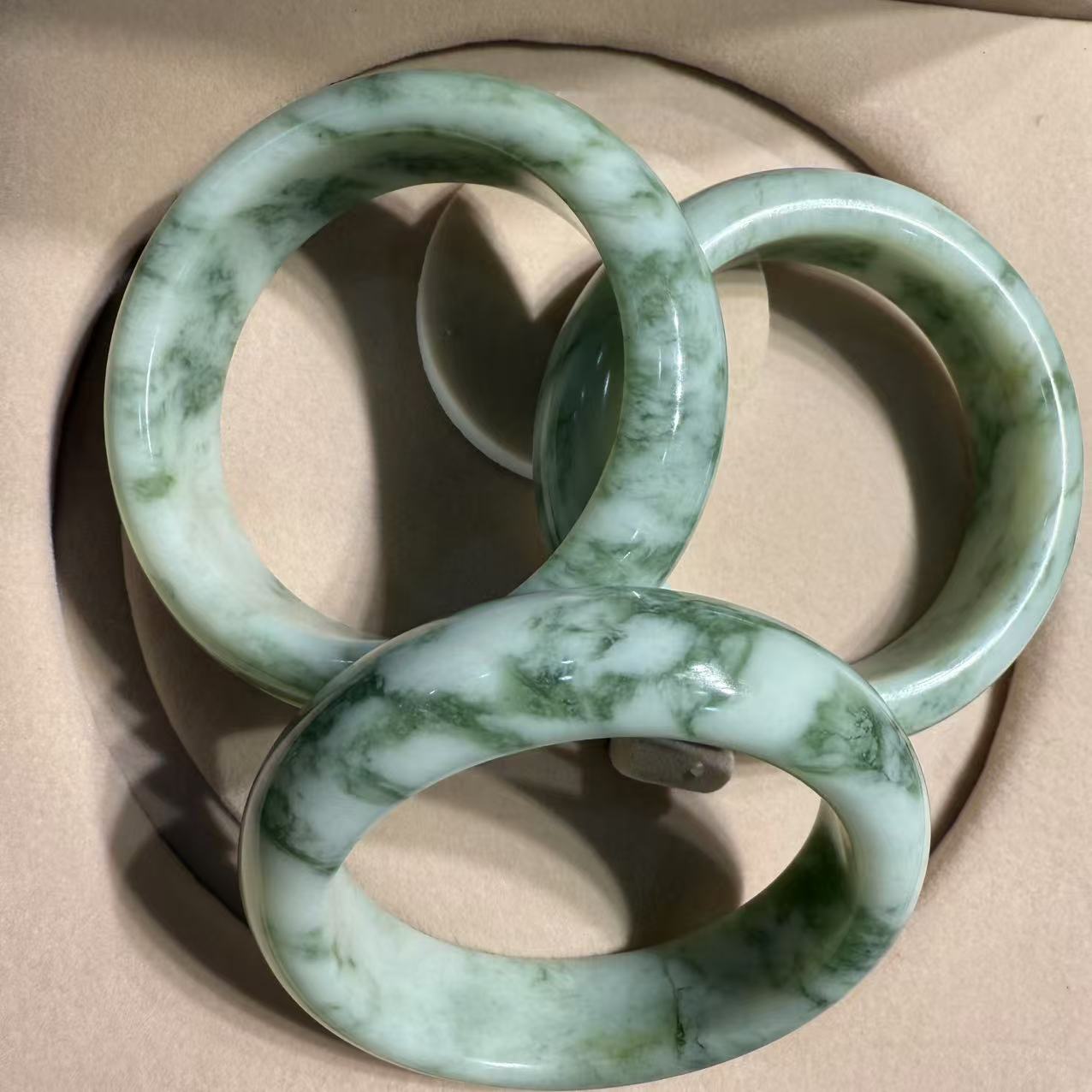 天然岫玉精美油翠18宽（随机发货，其中一个）