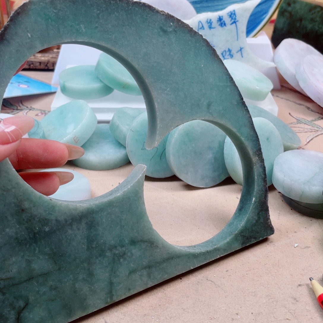 翡翠未镶嵌颈饰088……