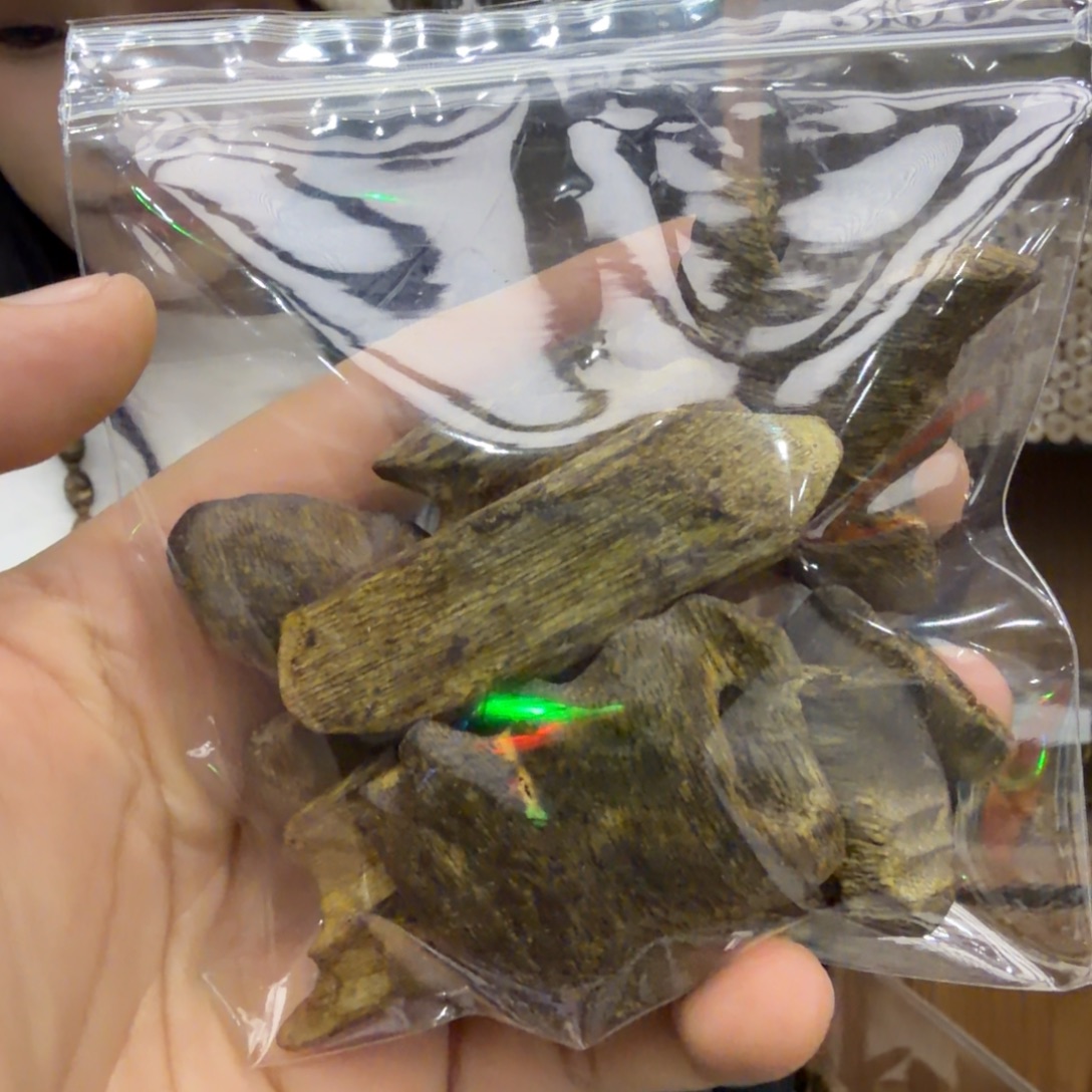 沉香沉香碎屑金沙叶的块料31克