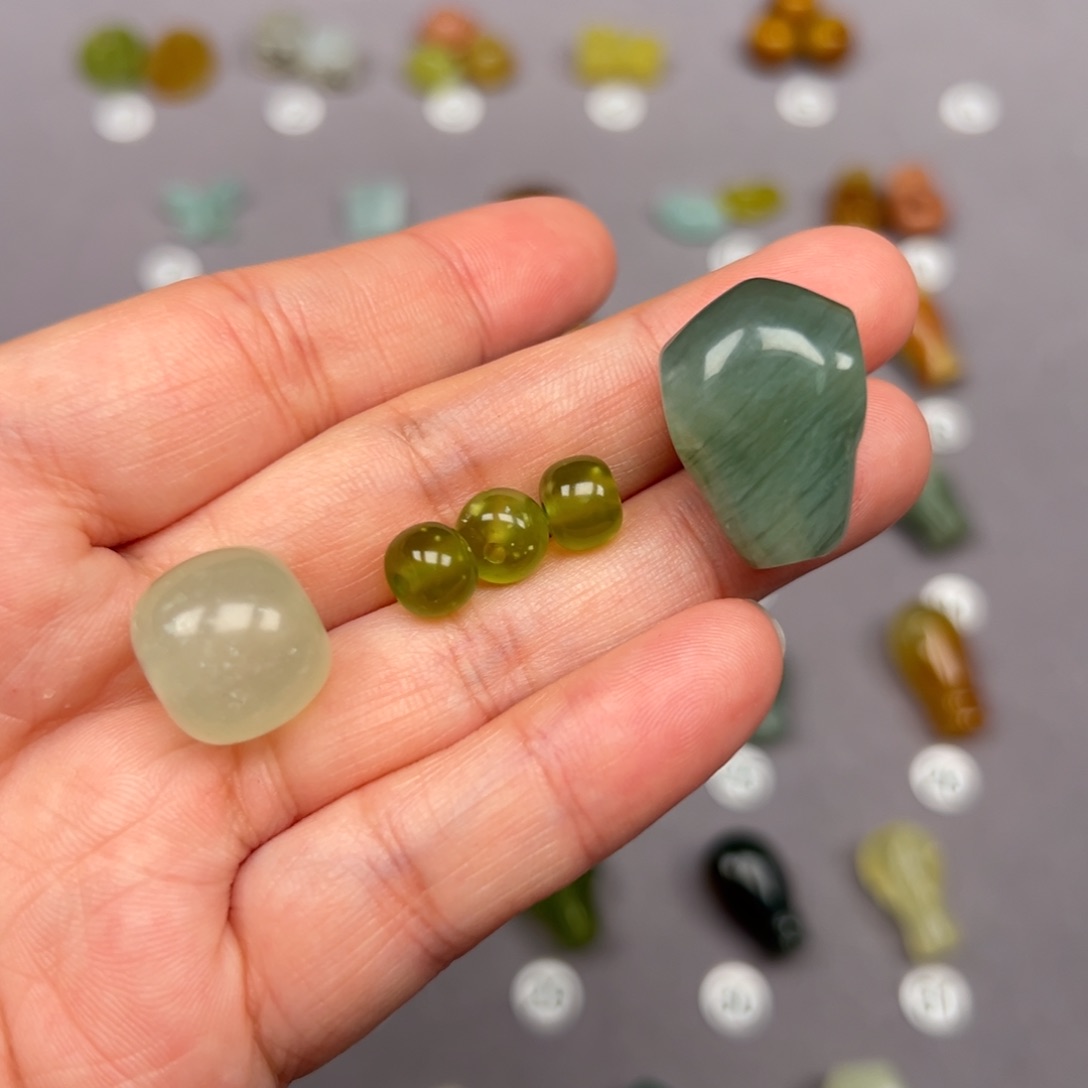 未镶嵌蛇纹石玉颈饰微瑕不退不换