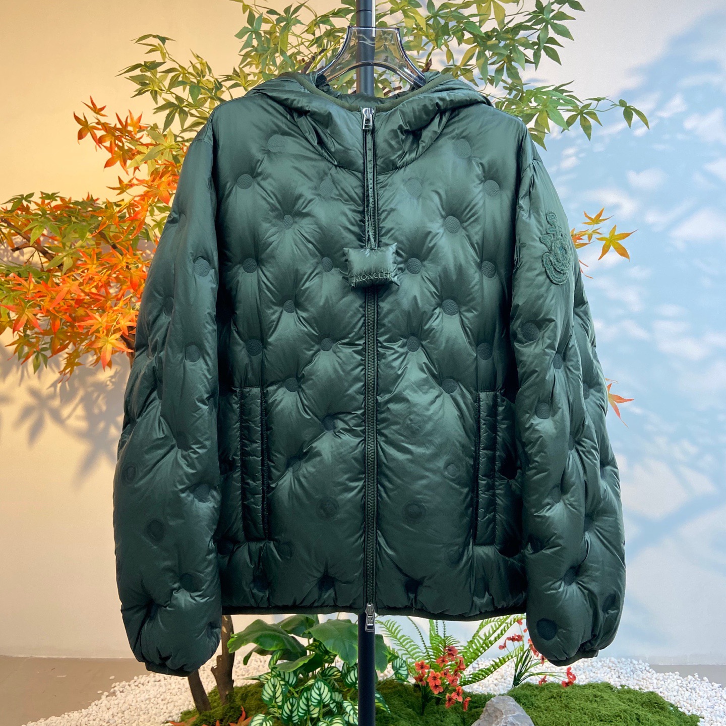 99新 MONCLER 2504140/1码/船锚Logo刺绣袖标压纹羽绒服