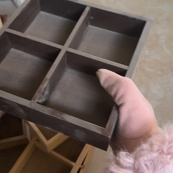 科技木胡桃色，四宫格微瑕拍下，不退不换