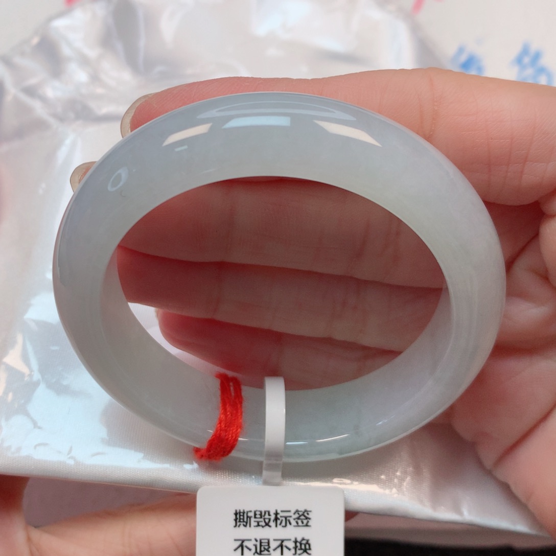翡翠手镯未镶嵌50圈 白月光