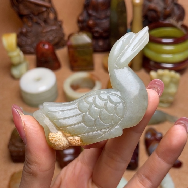 蛇纹石玉未镶嵌颈饰
