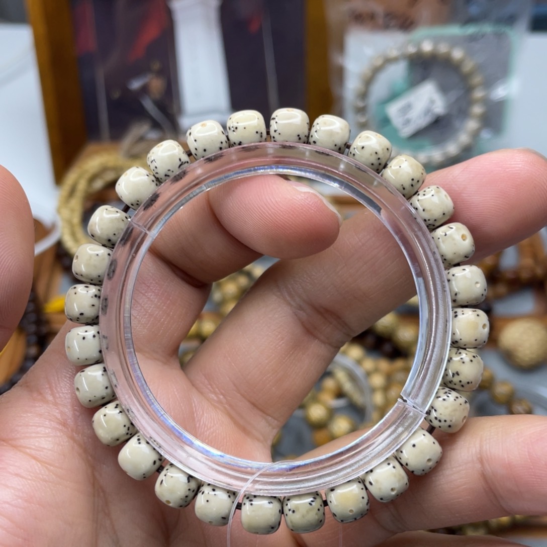 手串星月菩提8*7正月大留白石玉料