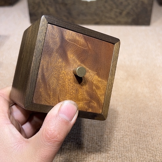 J***驰木（非红木类）茶仓