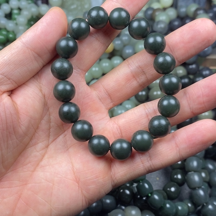 清***寂和田玉未镶嵌手链